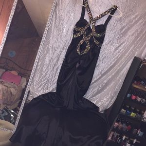 Gorgeous black dress with sequins